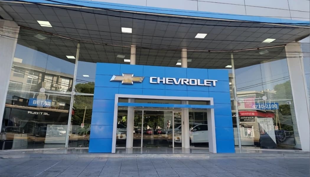 Fachada de la sucursal Florida de Beta Automotores